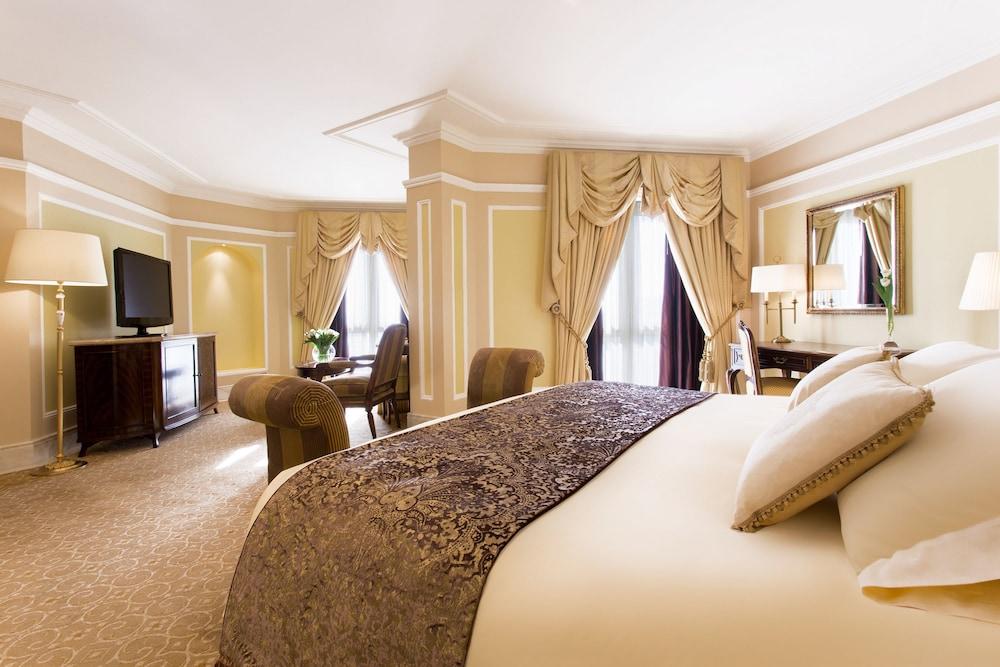 The Regency Hotel Kuwait Koweït Extérieur photo A suite at the Four Seasons Hotel, London