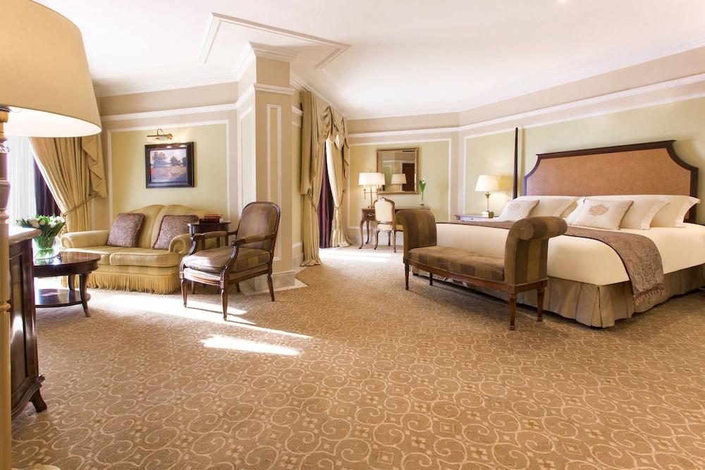 The Regency Hotel Kuwait Koweït Extérieur photo A suite at the Waldorf Astoria New York